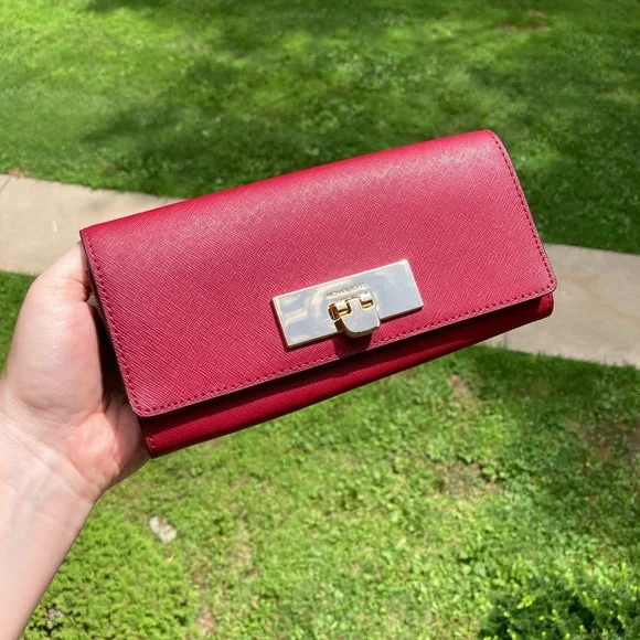 NEW Michael Kors Callie Cherry Red Leather Large Wallet Turn Lock Gold Hardware - Picture 17 of 17